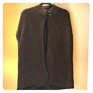 Tyler Boe cap sweater size S